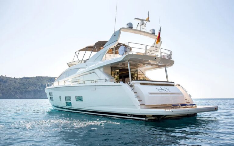 Super yacht TOMI