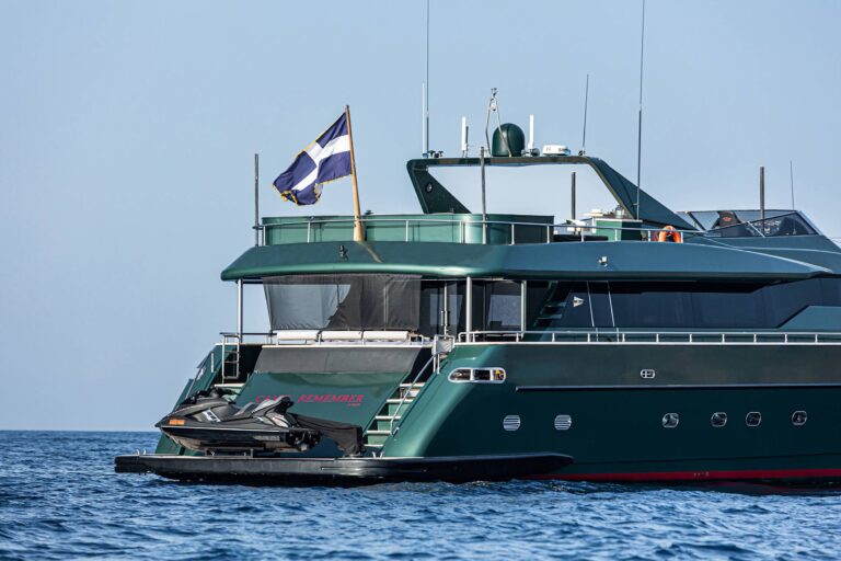 Super yacht CAN'T REMEMBER