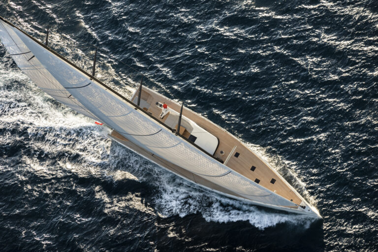 Luxury yacht CEFEA