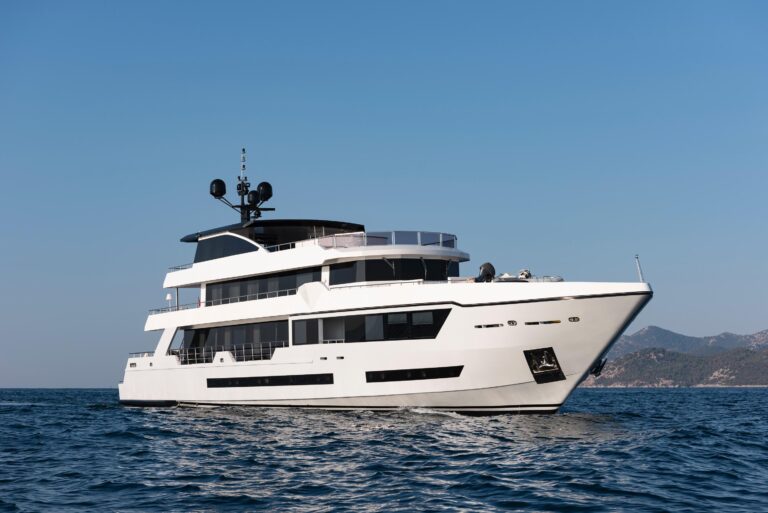 Motor yacht ADAMARIS