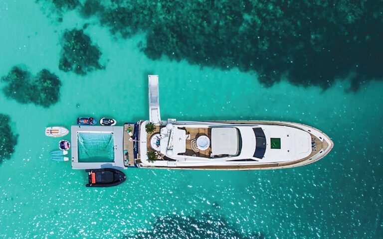 Motor yacht FOR YOUR EYES ONLY