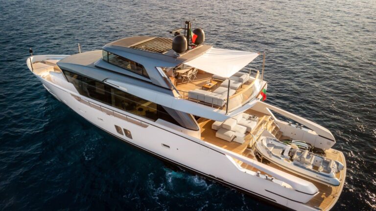 Motor yacht K1