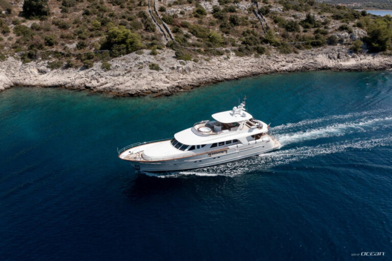 Motor yacht SEA BREEZE II