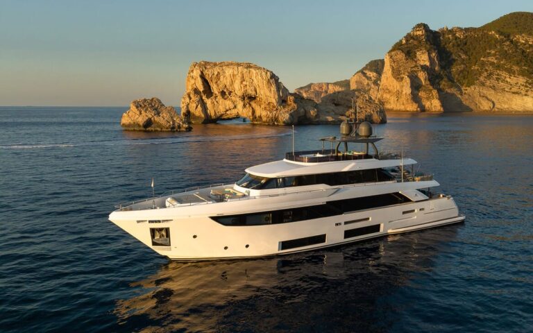 Super yacht ACQUA