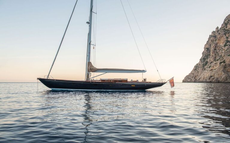 Super yacht ANIMA II