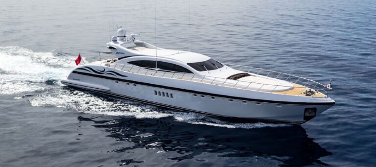 Super yacht BLOOMS