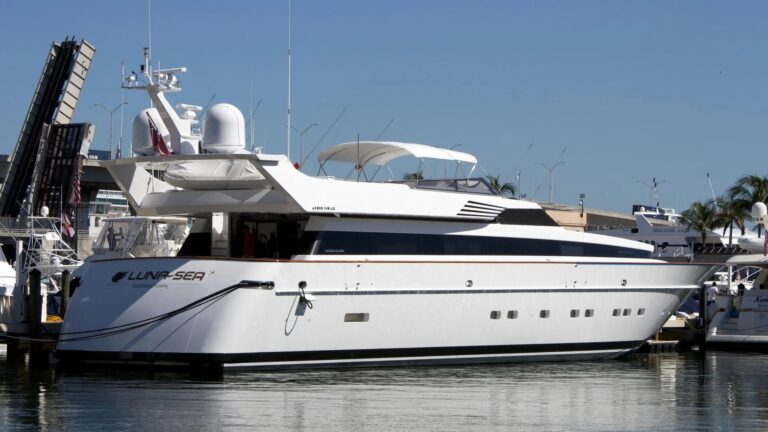 Super yacht LUNASEA