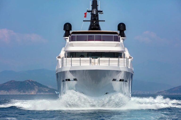 Super yacht NAVIS ONE (ex Queen Anne)