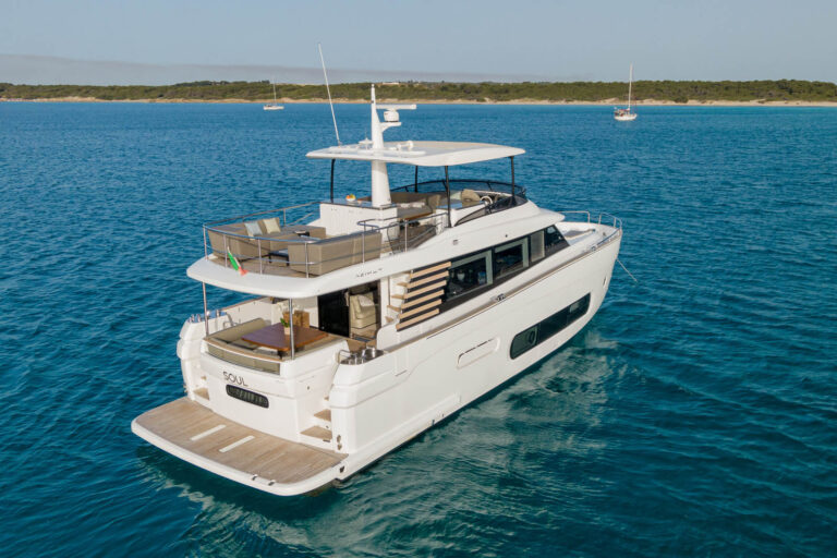 Super yacht SOUL