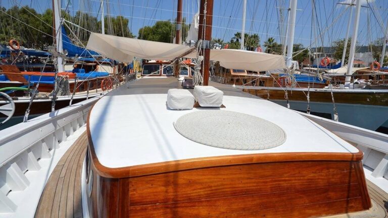 Super yacht STELLA QUEEN