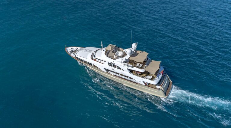 Super yacht VIRTUE