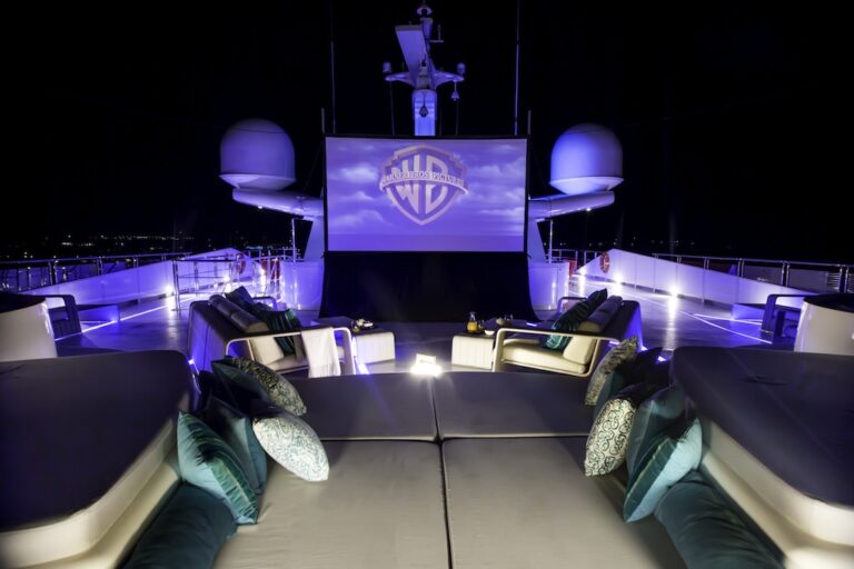 10 Saluzi Yacht -Sun Deck - Cinema