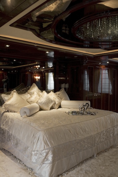 10  yacht ROMANCE owner cabin