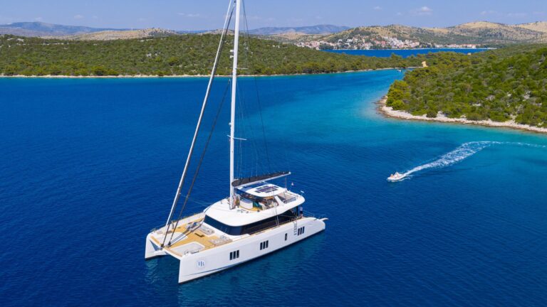 Luxury Catamaran HONEYBIRD