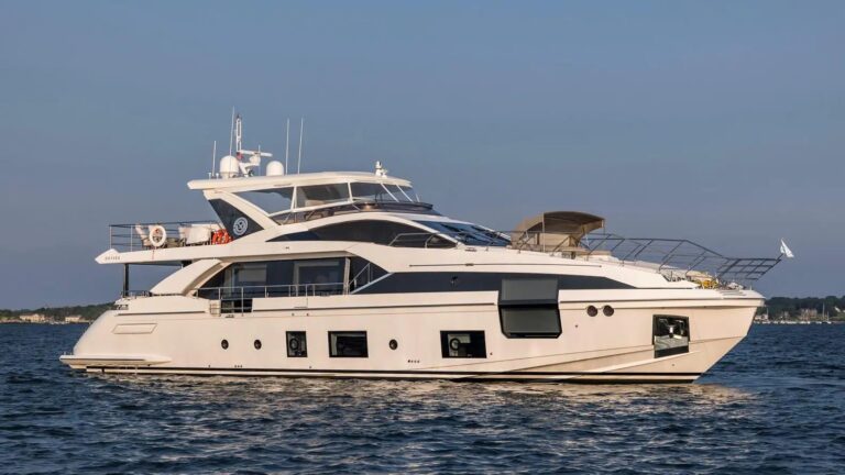 Luxury Yacht 4 PLAY
