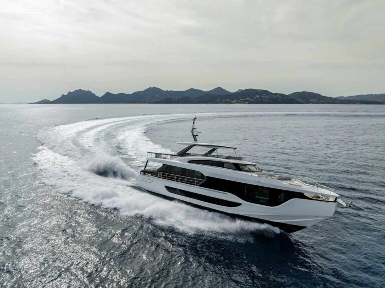 Luxury Yacht ALADDIN SANE (sistership)