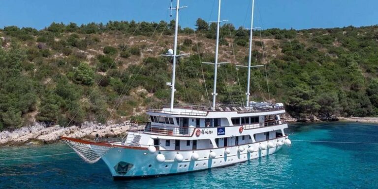 Luxury Yacht ALMISSA