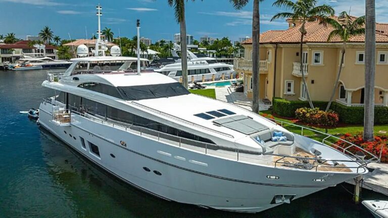 Luxury Yacht BEACHFRONT 2