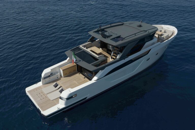 Luxury Yacht CC (sistership)
