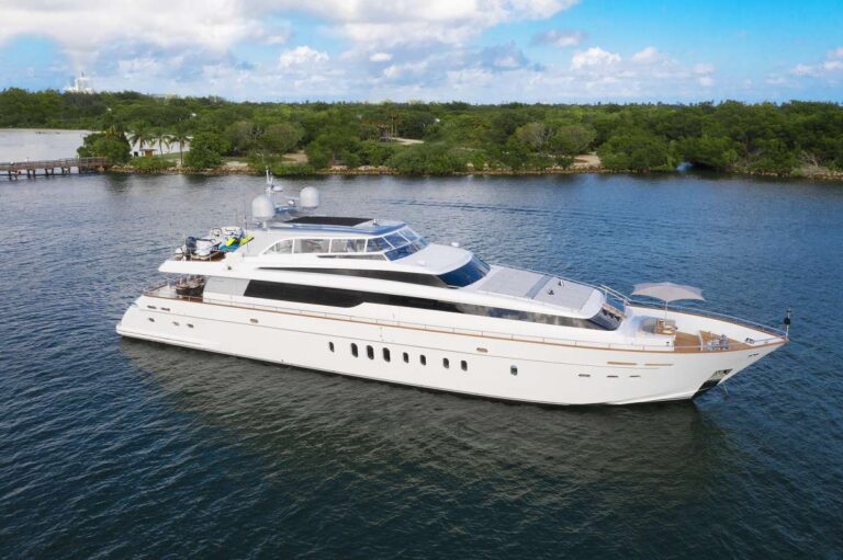 Luxury Yacht DADDY