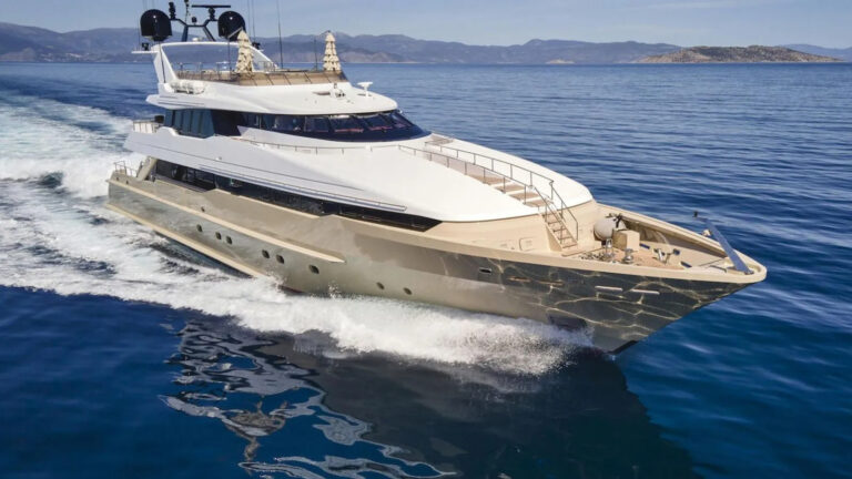 Luxury Yacht DALOLI