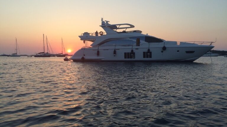Luxury Yacht HUBO
