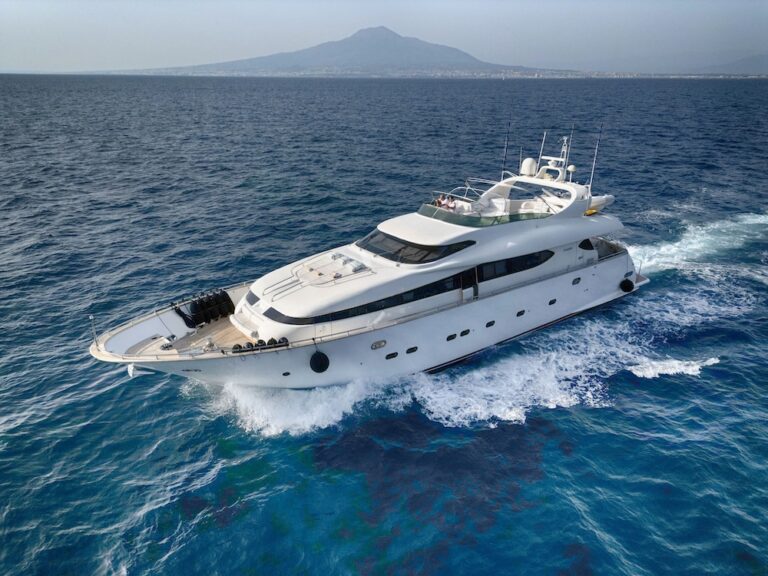 Maori Yacht