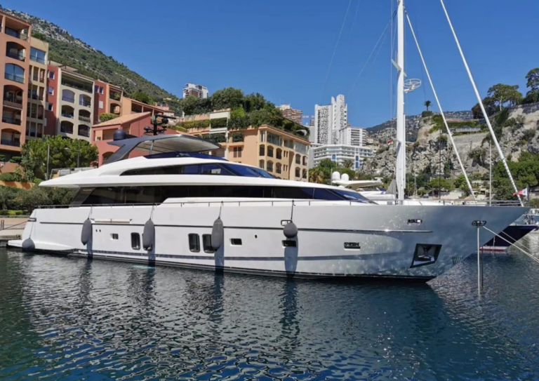 Luxury Yacht MUMA
