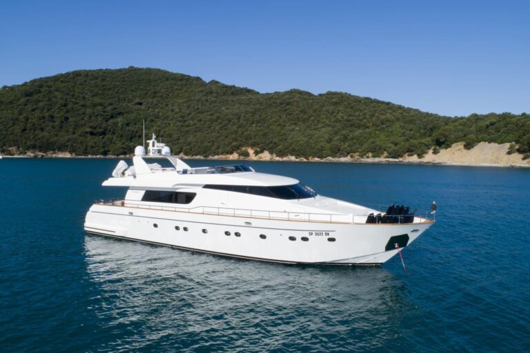 Luxury Yacht PHENOMENA