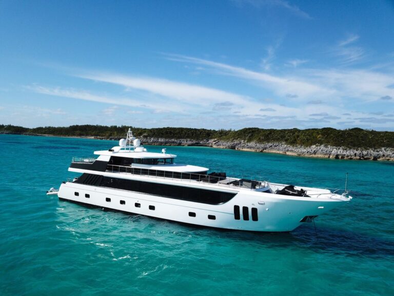 Luxury Yacht PRIVILEGE