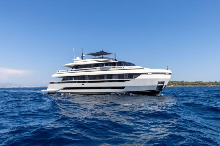 EXTRA Yachts