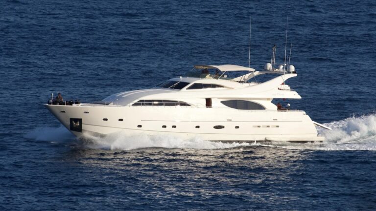 Luxury Yacht YOLO TOO