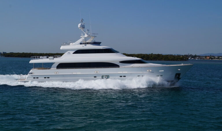 Luxury Yacht From HORIZON