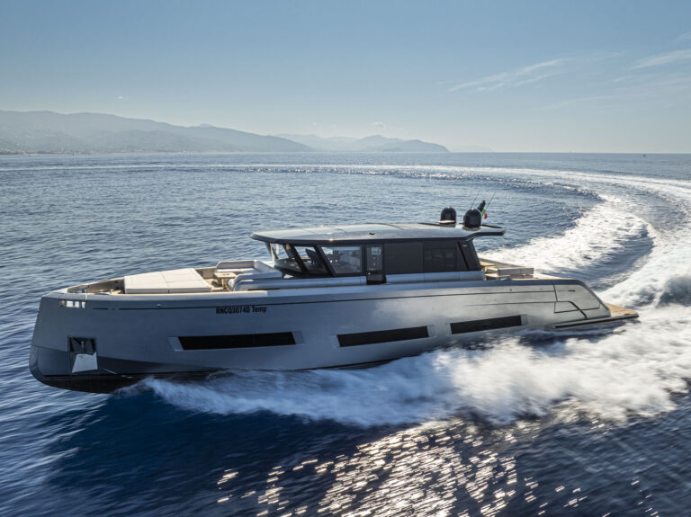 Motor Yacht GET LOST (sistership)