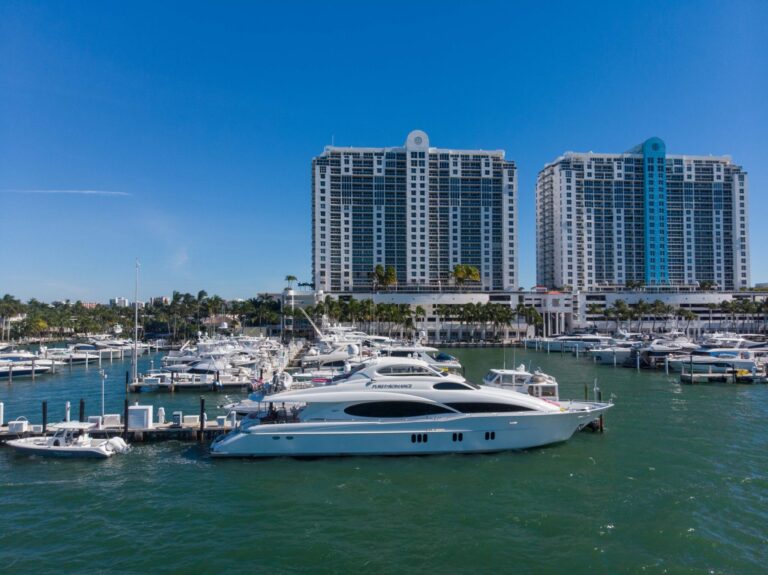 Motor Yacht PURE ROMANCE