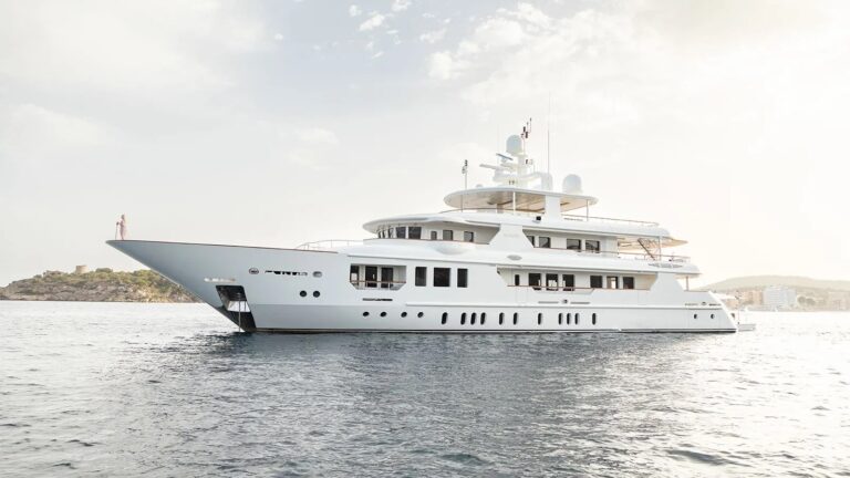 Super Yacht HEMABEJO