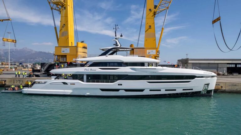 Super Yacht PERLA BIANCA