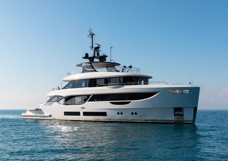Superyacht A+ (sistership)
