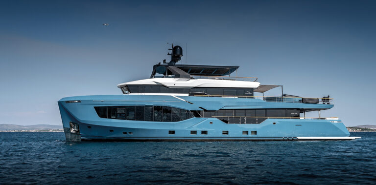 Superyacht AMORE