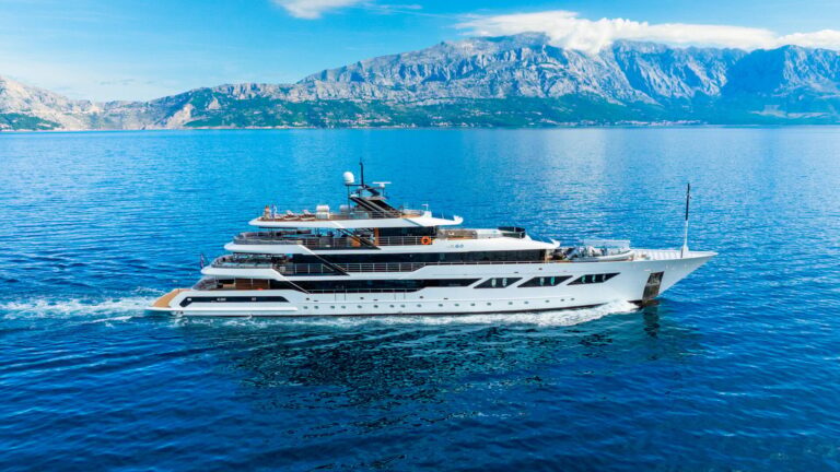 Superyacht ARGO