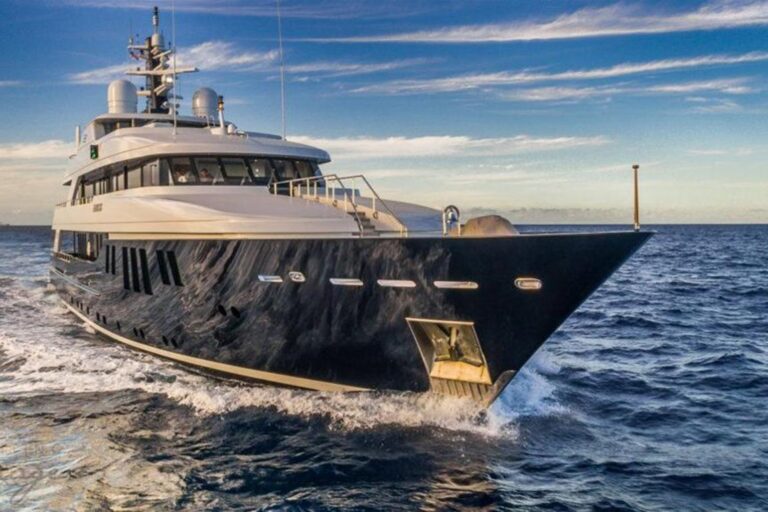 Superyacht BRAVADO