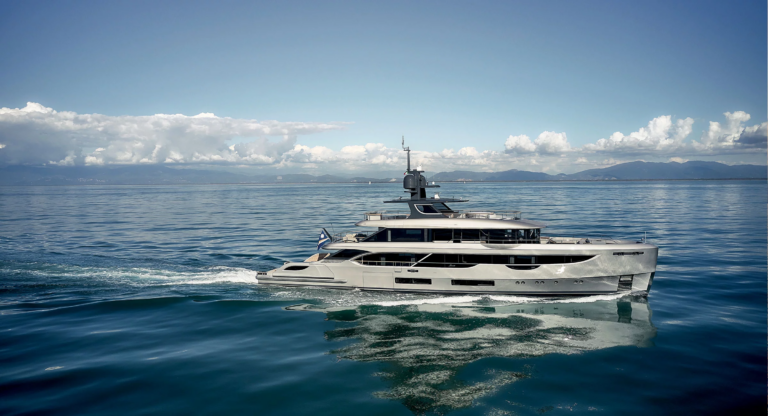 Superyacht COSMICO