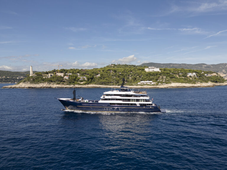 Superyacht FORCE BLUE