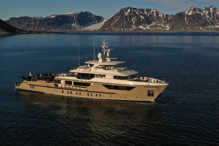 Superyacht LARS