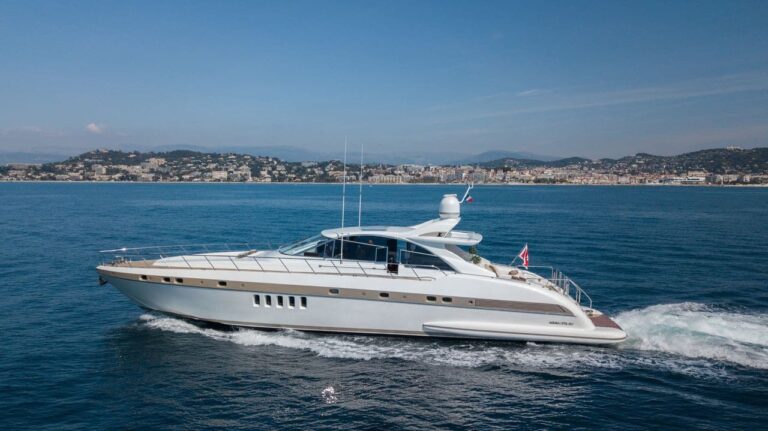 Superyacht MR M