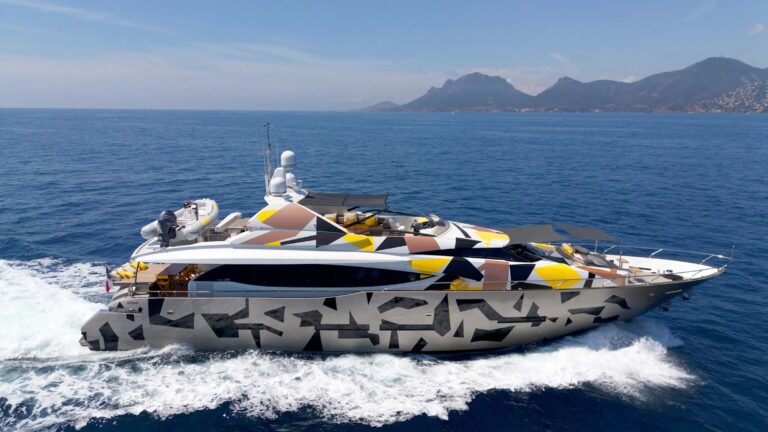 Superyacht QUANTUM