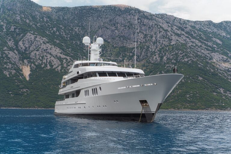 Superyacht TRIDENT