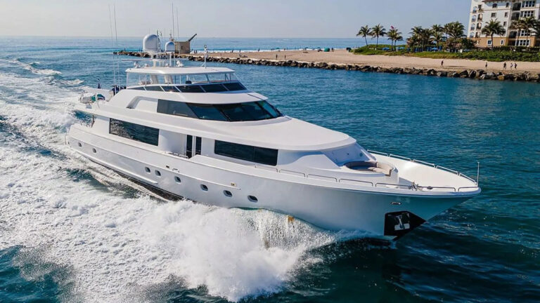 Superyacht UNWINED