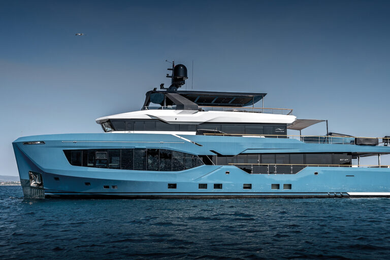 37m LUXURY EXPLORER YACHT