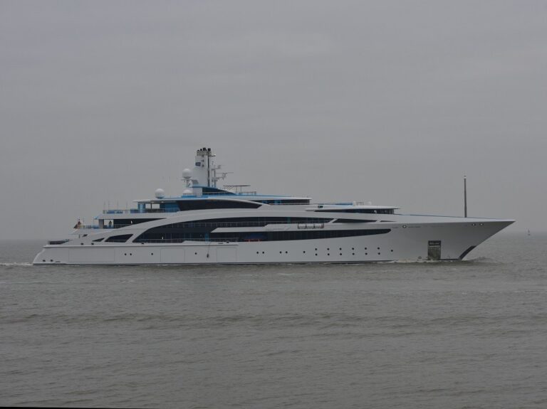The 101m Yacht I DYNASTY